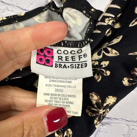 COCO REEF Keeping Solitaire V-Neck Underwire One-Piece Swimsuit - Picture 6 of 6